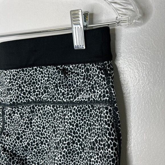 Nike Dri-Fit Black White Leopard Print Crop Running Leggings M Pants - Picture 7 of 11